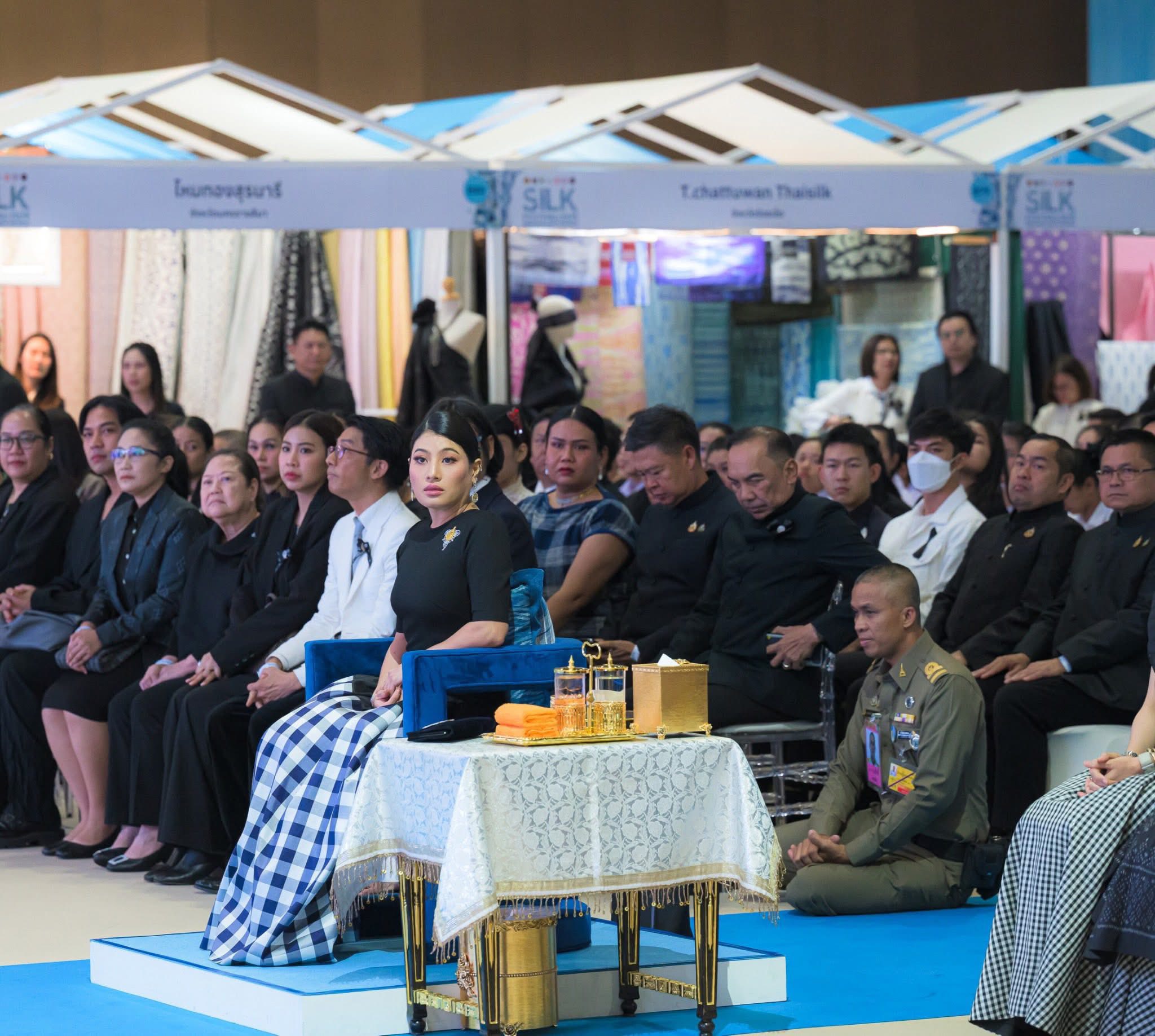 “ผู้ตรวจณัฐนิช” ร่วมเฝ้ารับเสด็จ สมเด็จพระเจ้าลูกเธอ เจ้าฟ้าสิริวัณณวรี นารีรัตนราชกัญญา เสด็จไปทรงเป็นประธานกิจกรรม Mini Symposium เสวนาถ่ายทอดองค์ความรู้การออกแบบแฟชั่นผ้าไทยสู่สากล ตามโครงการเทศกาลผ้าไหมไทย สู่การพัฒนาที่ยั่งยืน "Silk Festival 2025"